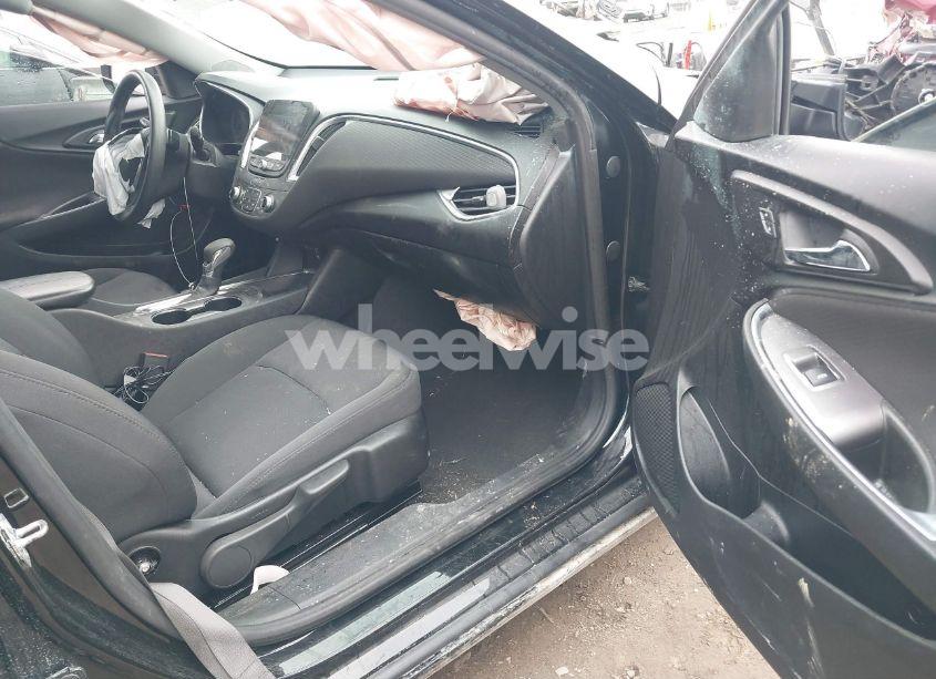 Photo 5 of 2021 Chevrolet Malibu FWD LT (VIN 1G1ZD5ST6MF008163)