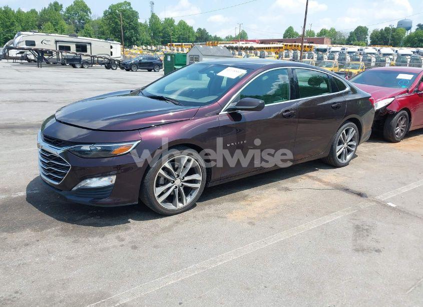 Photo 2 of 2021 Chevrolet Malibu FWD LT (VIN 1G1ZD5ST6MF034052)