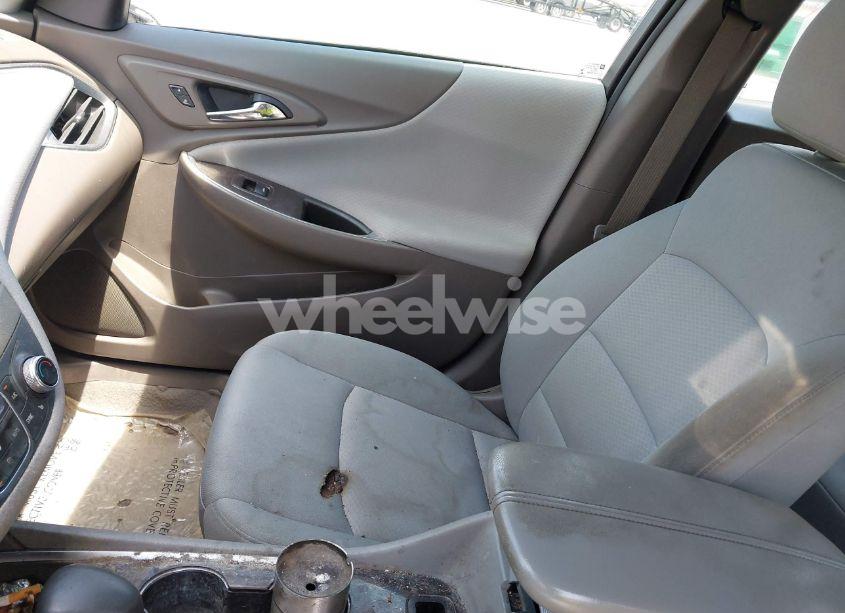 Photo 5 of 2021 Chevrolet Malibu FWD LT (VIN 1G1ZD5ST6MF034052)