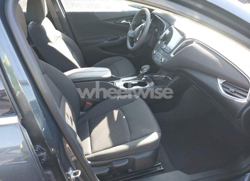 Photo 5 of 2021 Chevrolet Malibu FWD LT (VIN 1G1ZD5ST6MF049537)