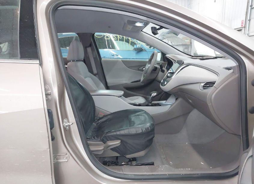 Photo 5 of 2022 Chevrolet Malibu FWD LT (VIN 1G1ZD5ST6NF114162)