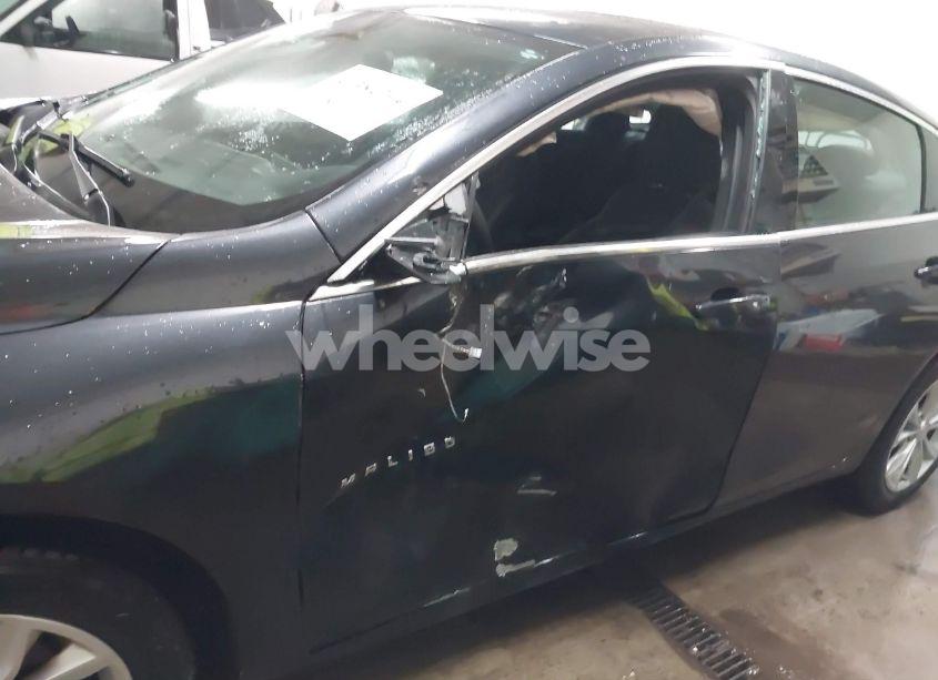 Photo 6 of 2022 Chevrolet Malibu FWD LT (VIN 1G1ZD5ST6NF122455)