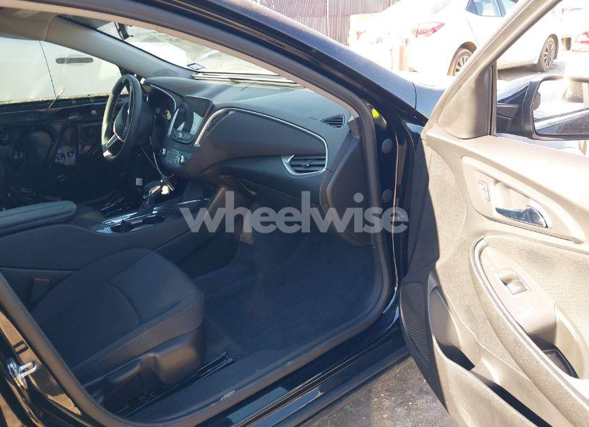 Photo 5 of 2022 Chevrolet Malibu FWD LT (VIN 1G1ZD5ST6NF156900)