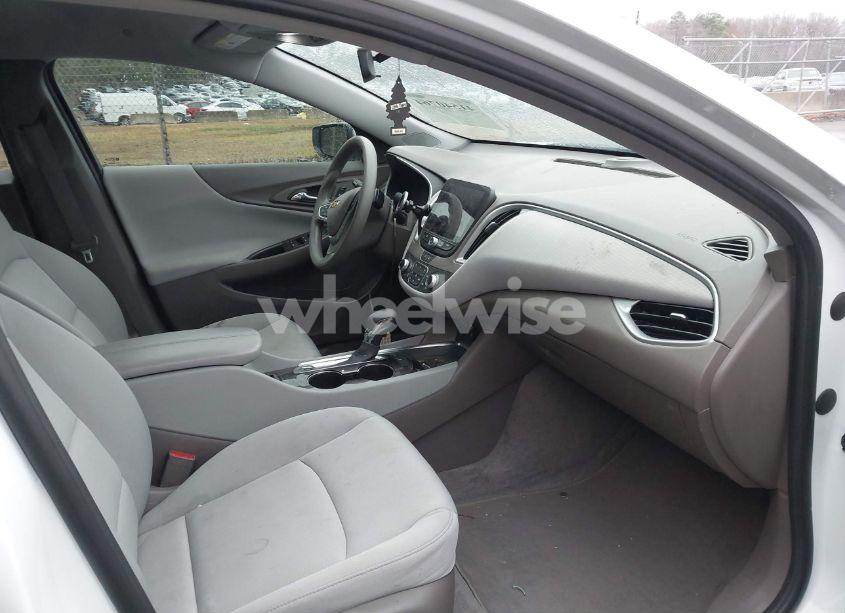 Photo 5 of 2022 Chevrolet Malibu FWD LT (VIN 1G1ZD5ST6NF206694)