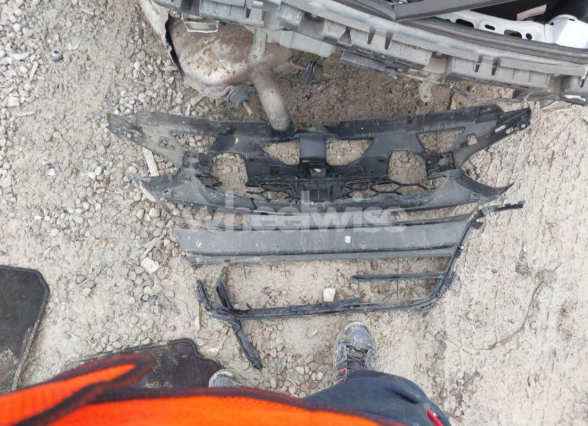 Photo 12 of 2018 Chevrolet Malibu LT (VIN 1G1ZD5ST7JF108915)