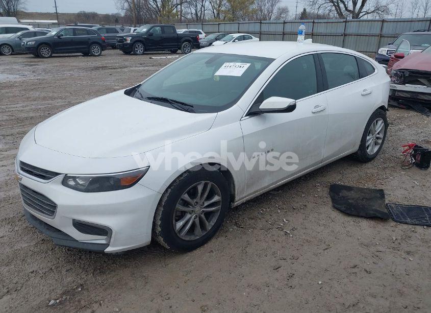 Photo 2 of 2018 Chevrolet Malibu LT (VIN 1G1ZD5ST7JF108915)
