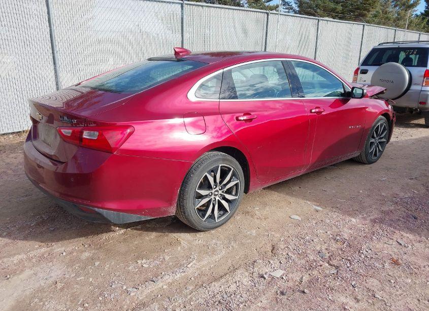 Photo 4 of 2018 Chevrolet Malibu LT (VIN 1G1ZD5ST7JF111135)