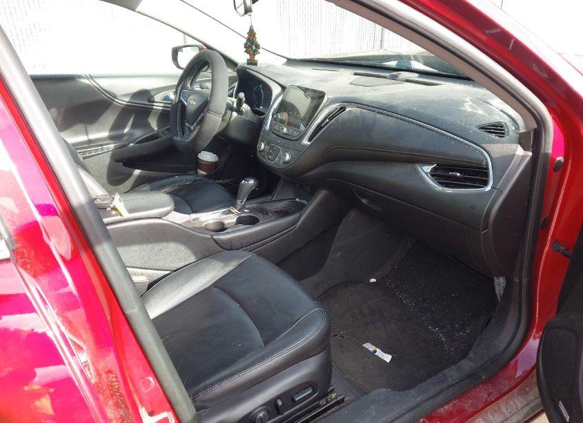 Photo 5 of 2018 Chevrolet Malibu LT (VIN 1G1ZD5ST7JF111135)