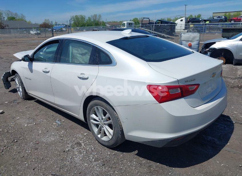 Photo 3 of 2018 Chevrolet Malibu LT (VIN 1G1ZD5ST7JF113869)