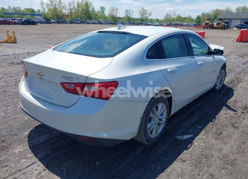 Photo 4 of 2018 Chevrolet Malibu LT (VIN 1G1ZD5ST7JF113869)