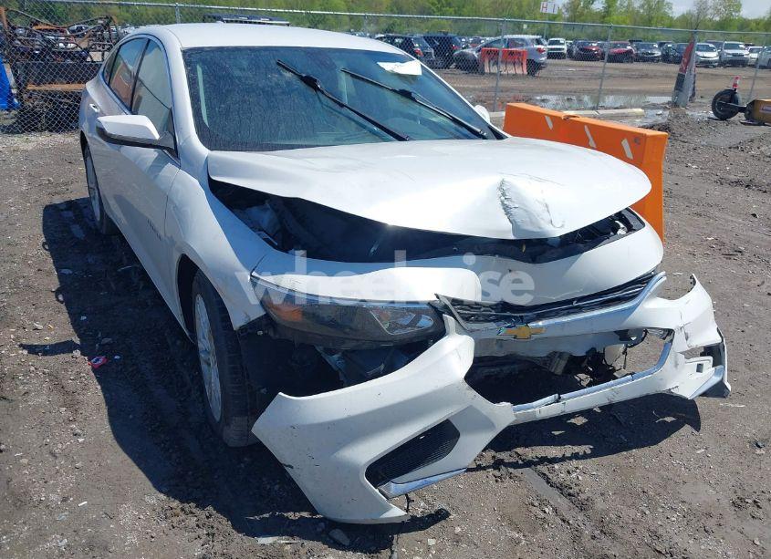 Photo 6 of 2018 Chevrolet Malibu LT (VIN 1G1ZD5ST7JF113869)