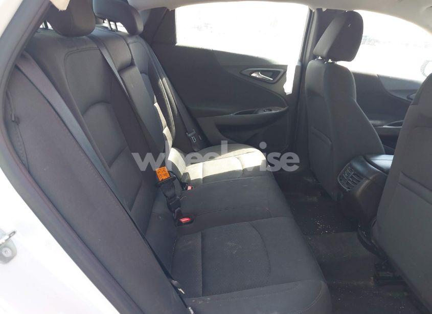 Photo 8 of 2018 Chevrolet Malibu LT (VIN 1G1ZD5ST7JF113869)