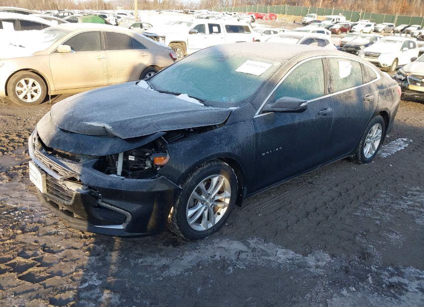 Photo 2 of 2018 Chevrolet Malibu LT (VIN 1G1ZD5ST7JF115623)