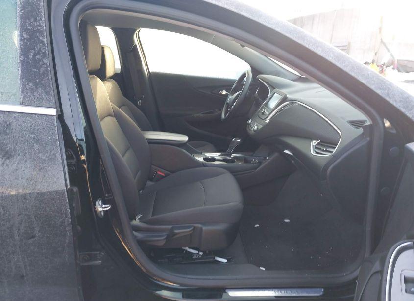 Photo 5 of 2018 Chevrolet Malibu LT (VIN 1G1ZD5ST7JF115623)