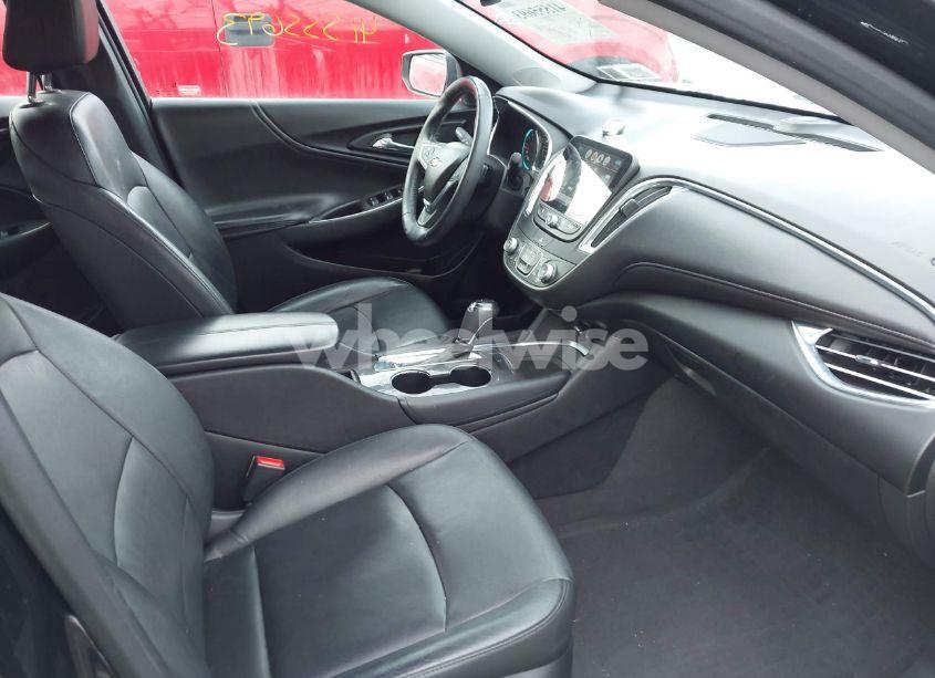 Photo 5 of 2018 Chevrolet Malibu LT (VIN 1G1ZD5ST7JF117288)