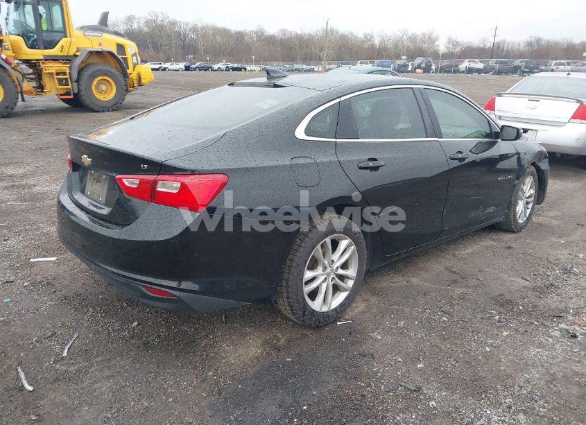 Photo 4 of 2018 Chevrolet Malibu LT (VIN 1G1ZD5ST7JF123527)