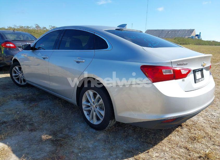 Photo 3 of 2018 Chevrolet Malibu LT (VIN 1G1ZD5ST7JF132714)