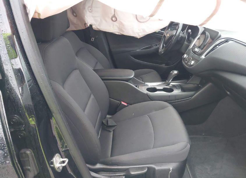 Photo 5 of 2018 Chevrolet Malibu LT (VIN 1G1ZD5ST7JF132860)