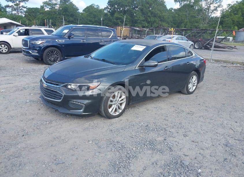 Photo 2 of 2018 Chevrolet Malibu LT (VIN 1G1ZD5ST7JF135760)