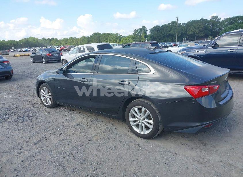 Photo 3 of 2018 Chevrolet Malibu LT (VIN 1G1ZD5ST7JF135760)