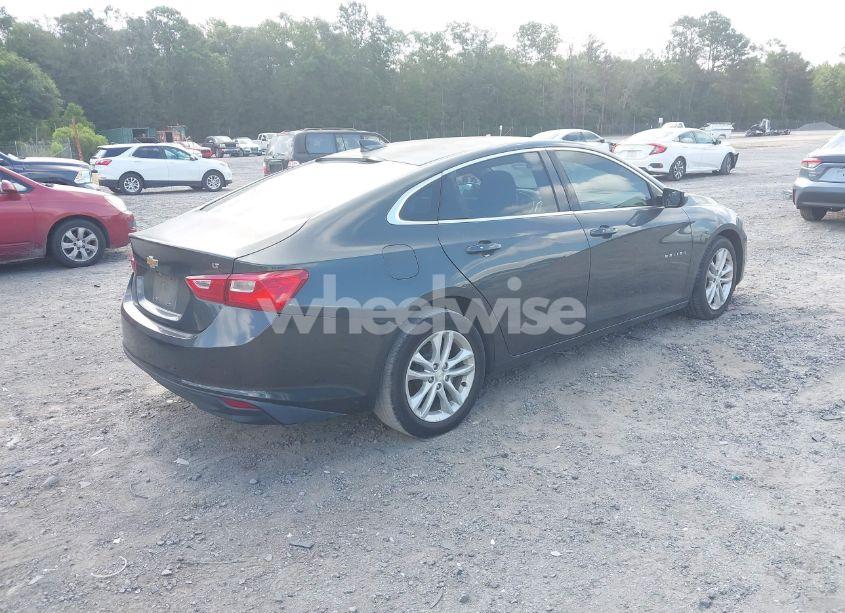 Photo 4 of 2018 Chevrolet Malibu LT (VIN 1G1ZD5ST7JF135760)