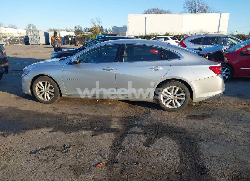 Photo 14 of 2018 Chevrolet Malibu LT (VIN 1G1ZD5ST7JF140909)