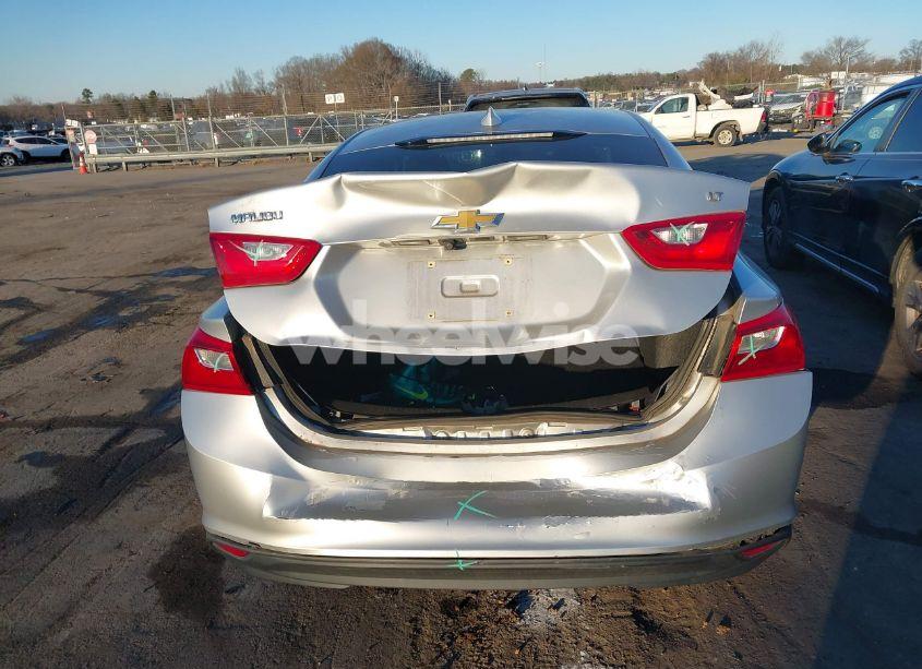 Photo 16 of 2018 Chevrolet Malibu LT (VIN 1G1ZD5ST7JF140909)