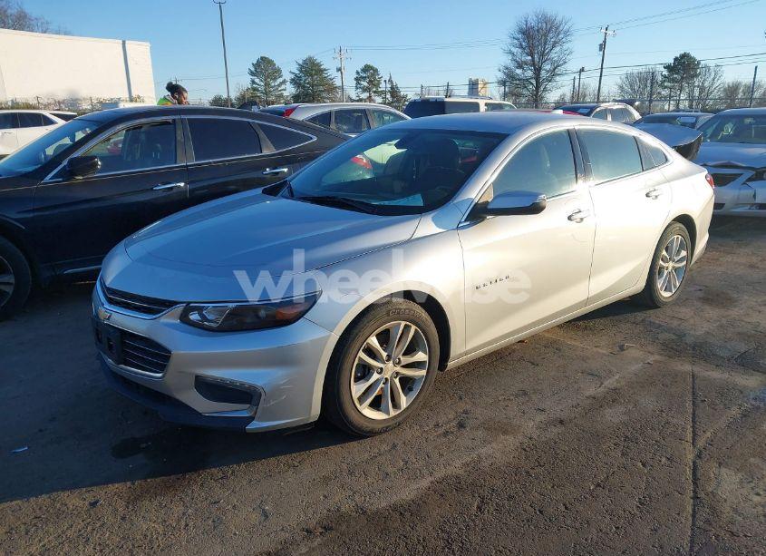 Photo 2 of 2018 Chevrolet Malibu LT (VIN 1G1ZD5ST7JF140909)