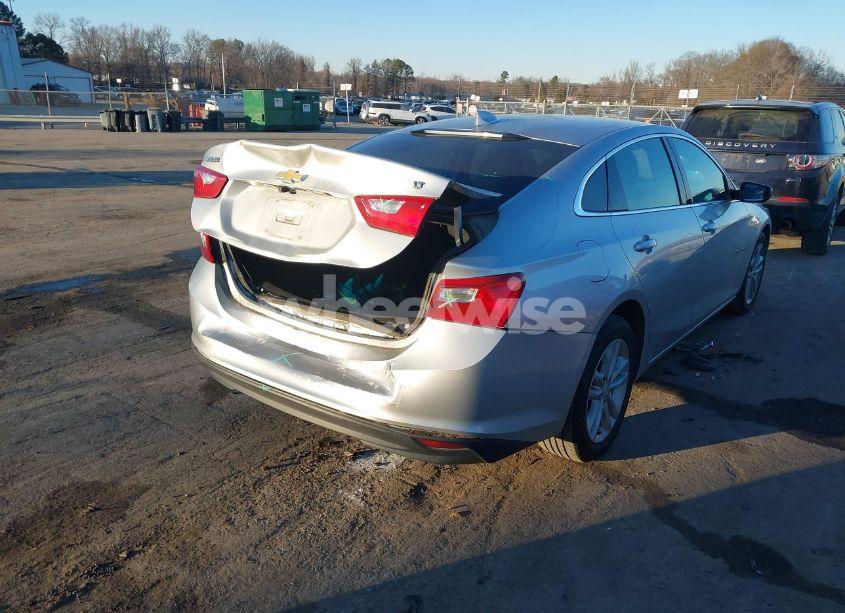 Photo 4 of 2018 Chevrolet Malibu LT (VIN 1G1ZD5ST7JF140909)
