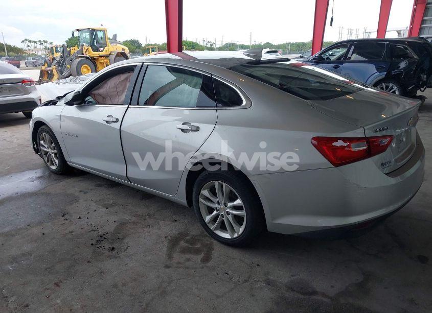 Photo 3 of 2018 Chevrolet Malibu LT (VIN 1G1ZD5ST7JF142837)