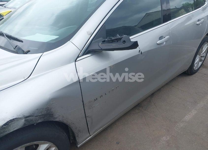 Photo 17 of 2018 Chevrolet Malibu LT (VIN 1G1ZD5ST7JF150565)