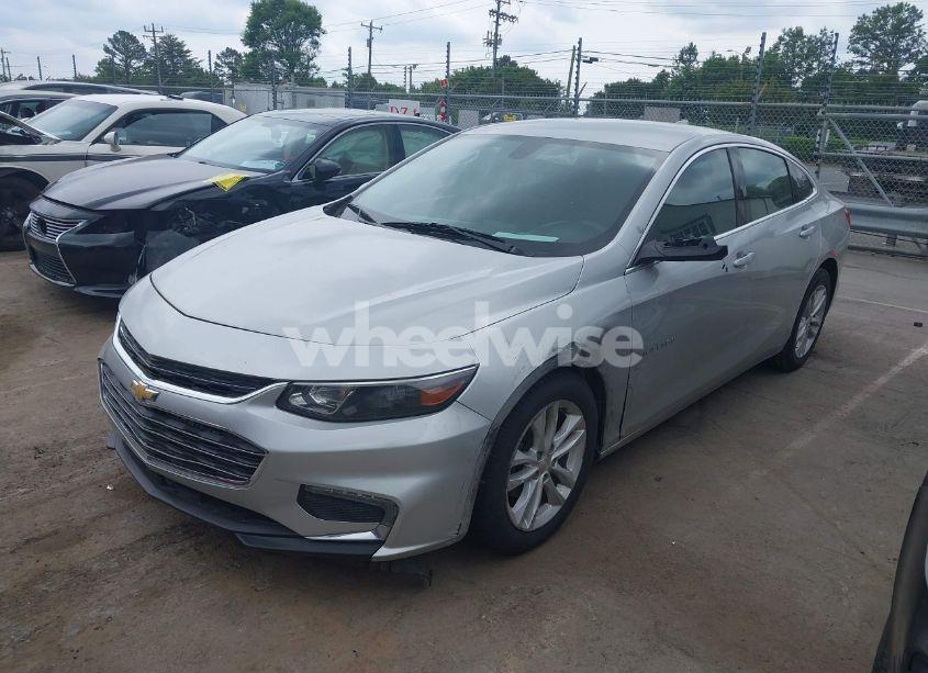 Photo 2 of 2018 Chevrolet Malibu LT (VIN 1G1ZD5ST7JF150565)