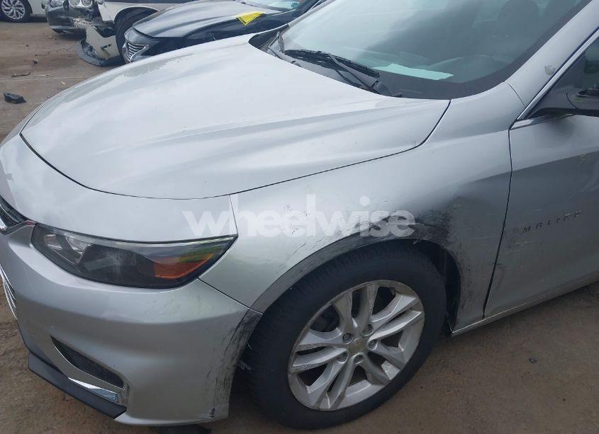 Photo 6 of 2018 Chevrolet Malibu LT (VIN 1G1ZD5ST7JF150565)