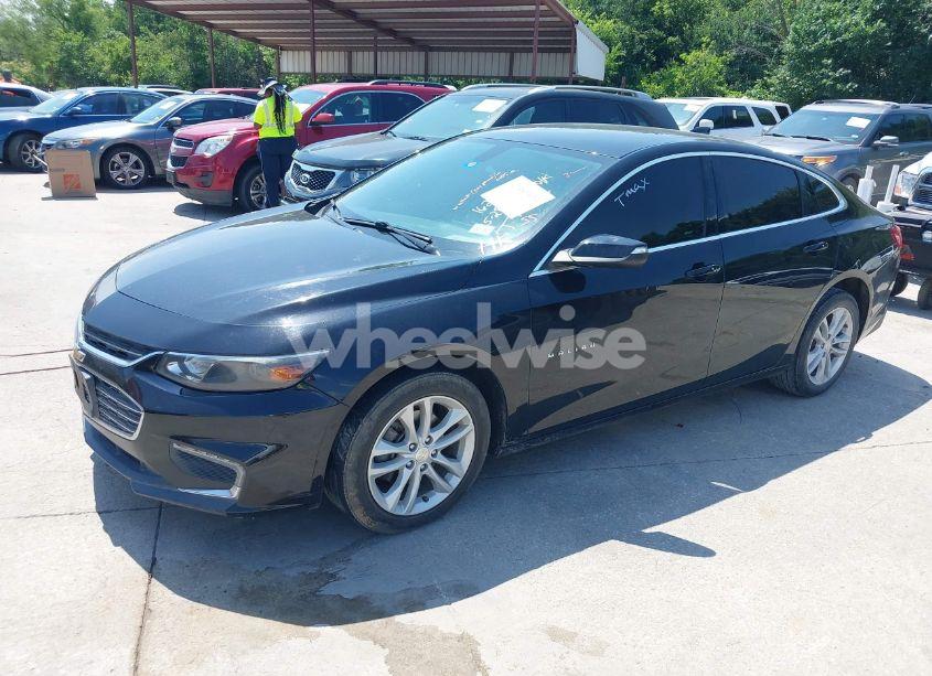 Photo 2 of 2018 Chevrolet Malibu LT (VIN 1G1ZD5ST7JF162733)