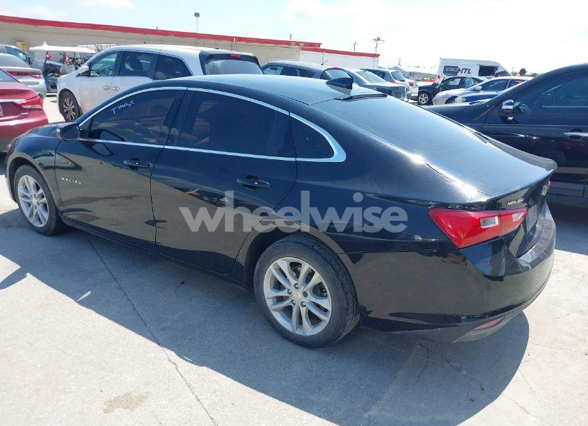 Photo 3 of 2018 Chevrolet Malibu LT (VIN 1G1ZD5ST7JF162733)