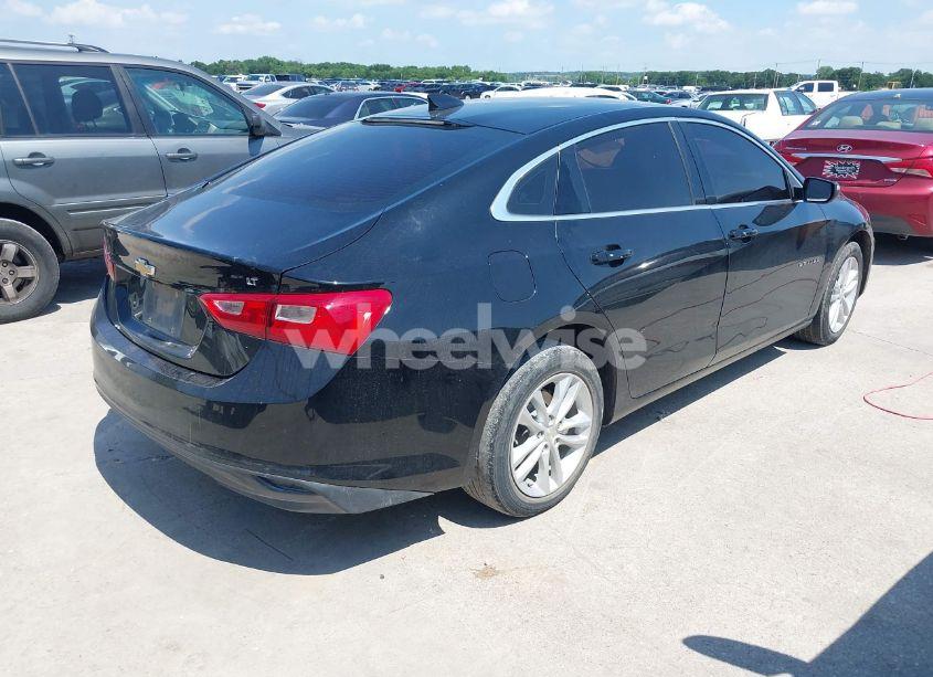 Photo 4 of 2018 Chevrolet Malibu LT (VIN 1G1ZD5ST7JF162733)
