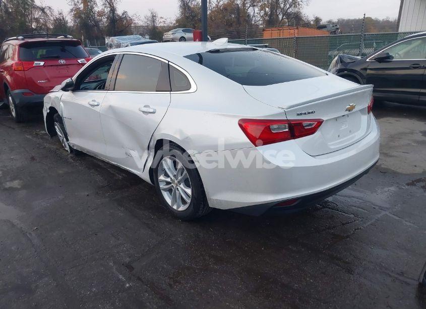 Photo 3 of 2018 Chevrolet Malibu LT (VIN 1G1ZD5ST7JF163770)