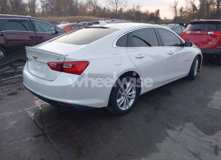 Photo 4 of 2018 Chevrolet Malibu LT (VIN 1G1ZD5ST7JF163770)