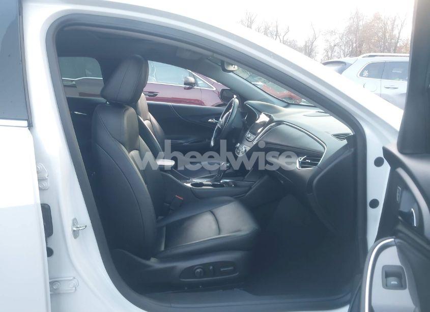 Photo 5 of 2018 Chevrolet Malibu LT (VIN 1G1ZD5ST7JF163770)