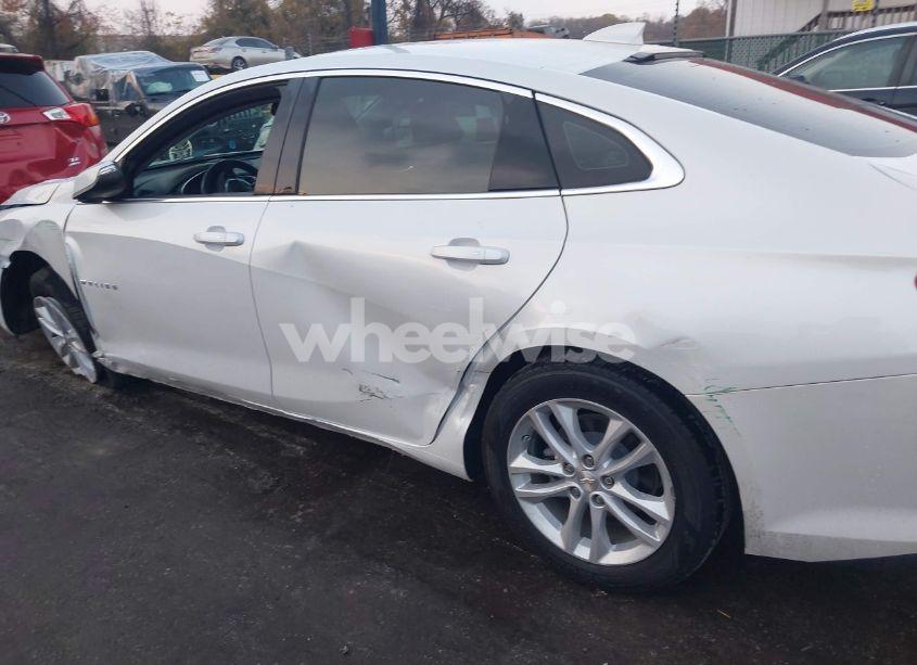 Photo 6 of 2018 Chevrolet Malibu LT (VIN 1G1ZD5ST7JF163770)