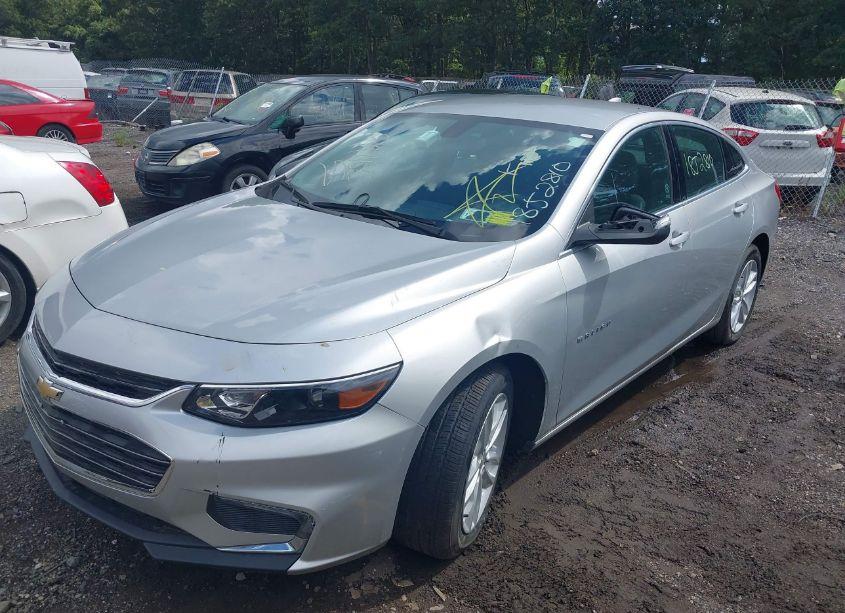 Photo 2 of 2018 Chevrolet Malibu LT (VIN 1G1ZD5ST7JF179953)
