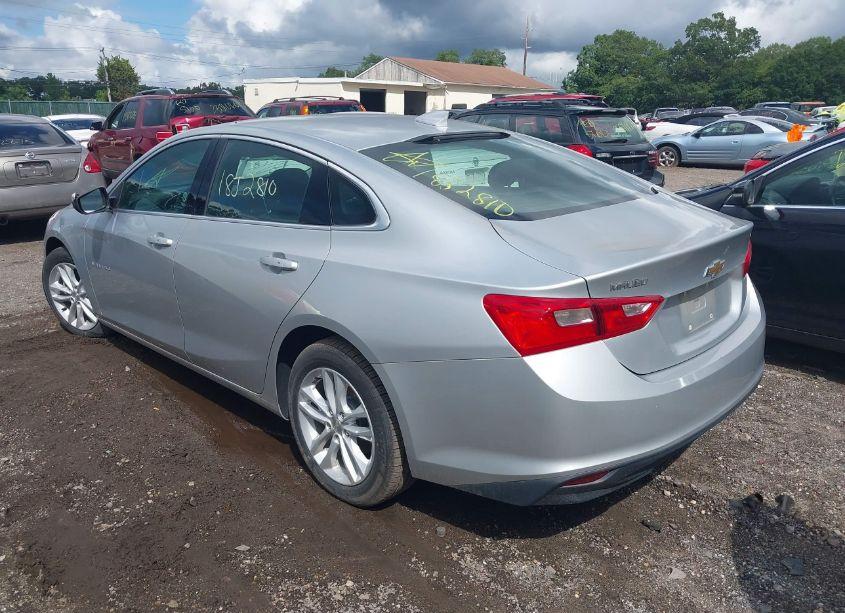 Photo 3 of 2018 Chevrolet Malibu LT (VIN 1G1ZD5ST7JF179953)