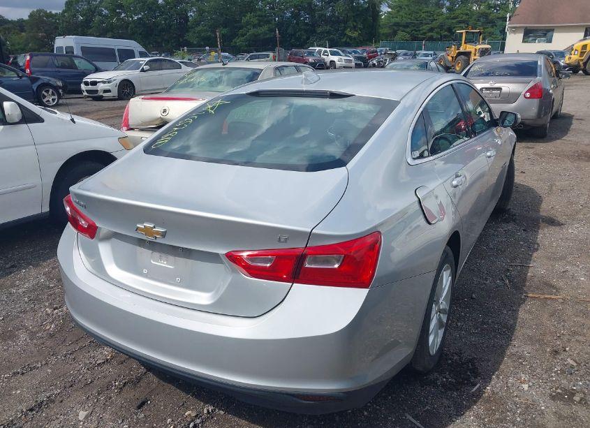 Photo 4 of 2018 Chevrolet Malibu LT (VIN 1G1ZD5ST7JF179953)