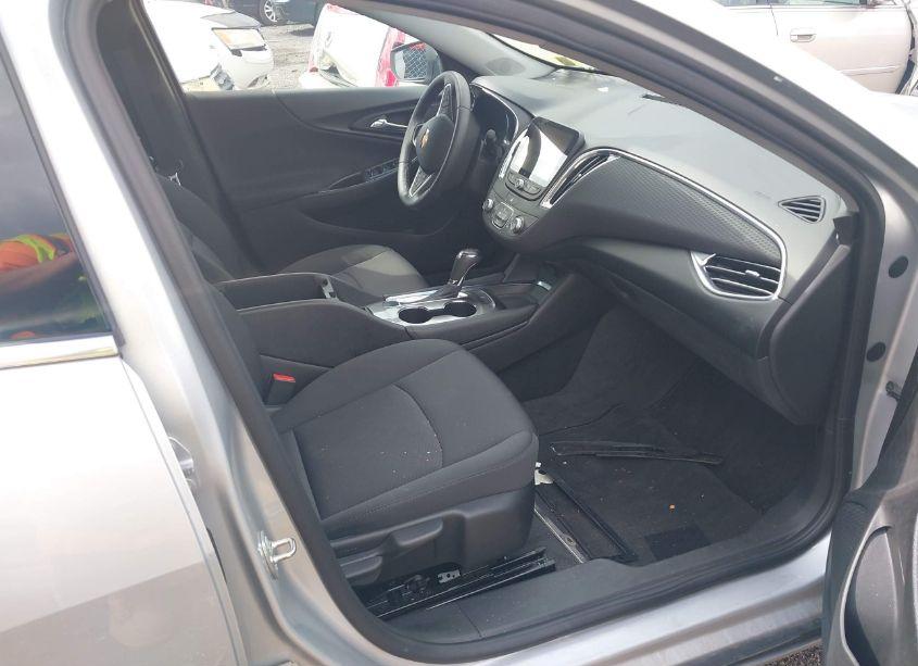 Photo 5 of 2018 Chevrolet Malibu LT (VIN 1G1ZD5ST7JF179953)