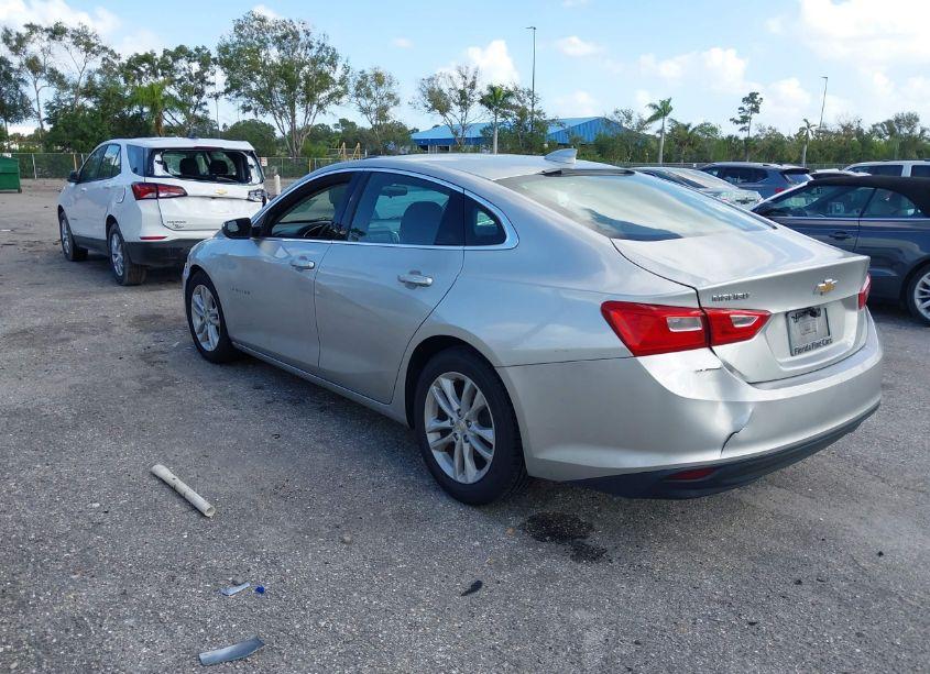 Photo 3 of 2018 Chevrolet Malibu LT (VIN 1G1ZD5ST7JF181038)