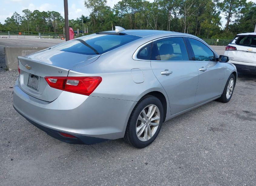 Photo 4 of 2018 Chevrolet Malibu LT (VIN 1G1ZD5ST7JF181038)