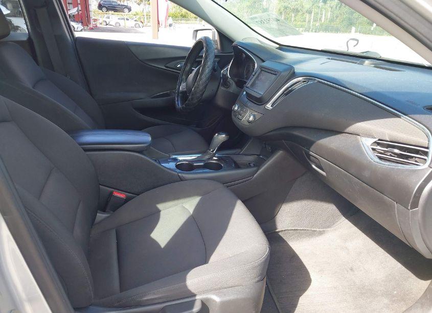 Photo 5 of 2018 Chevrolet Malibu LT (VIN 1G1ZD5ST7JF181038)