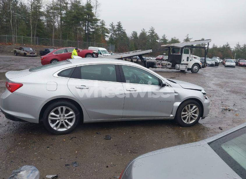 Photo 13 of 2018 Chevrolet Malibu LT (VIN 1G1ZD5ST7JF196834)