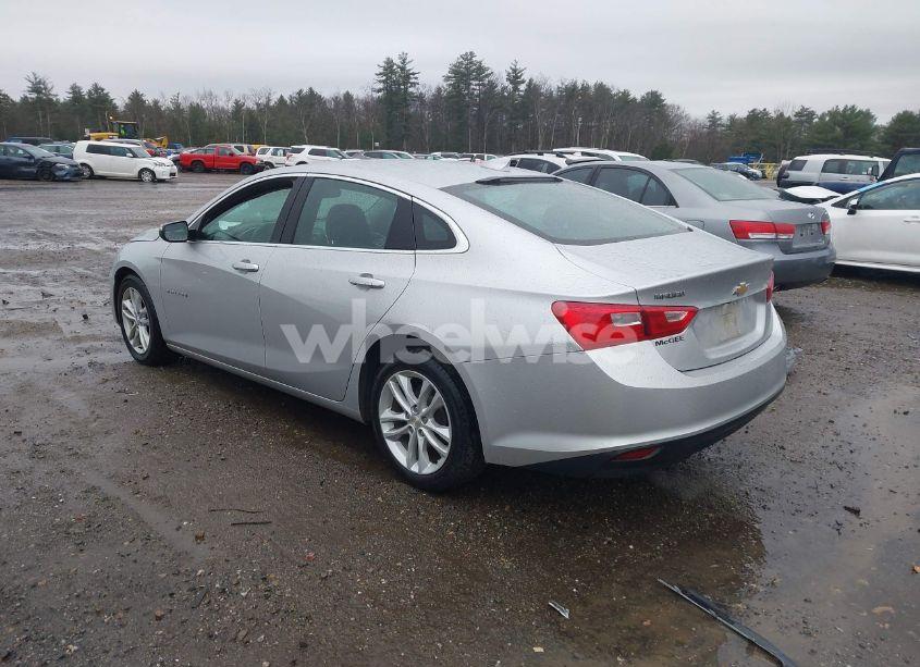Photo 3 of 2018 Chevrolet Malibu LT (VIN 1G1ZD5ST7JF196834)