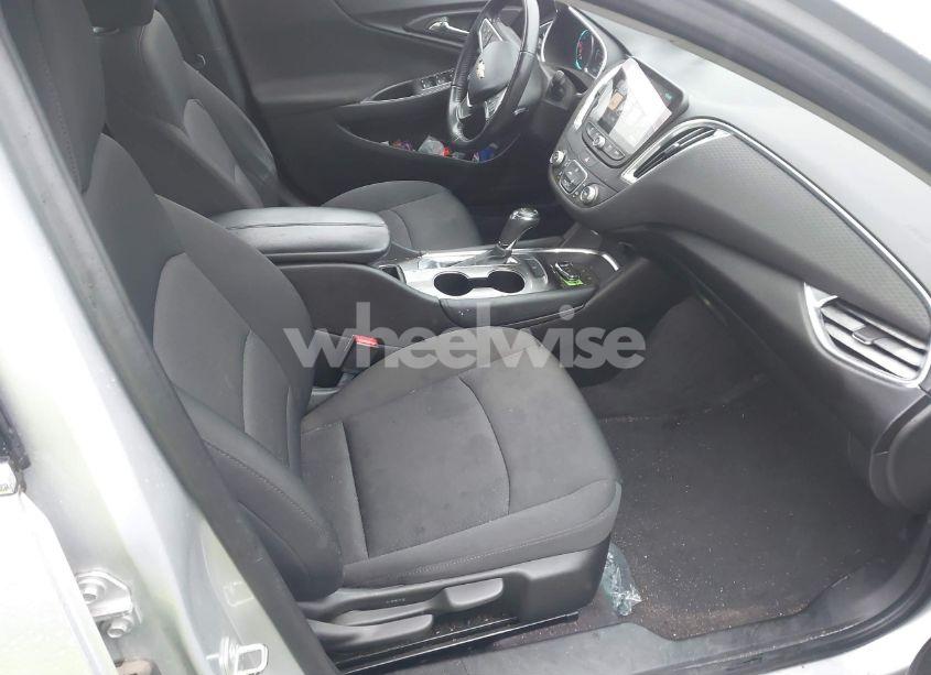 Photo 5 of 2018 Chevrolet Malibu LT (VIN 1G1ZD5ST7JF196834)